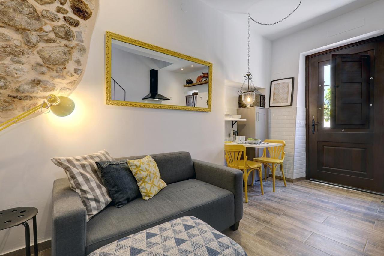 Unique Andalusian Townhouse Next To Beach เอสเตโปนา ภายนอก รูปภาพ
